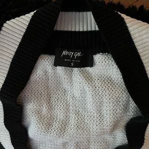 Size small varsity sweater. Looks perfect with black leggings/leather pants